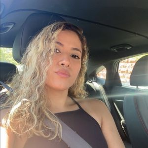 Meet your Posher, Yamile